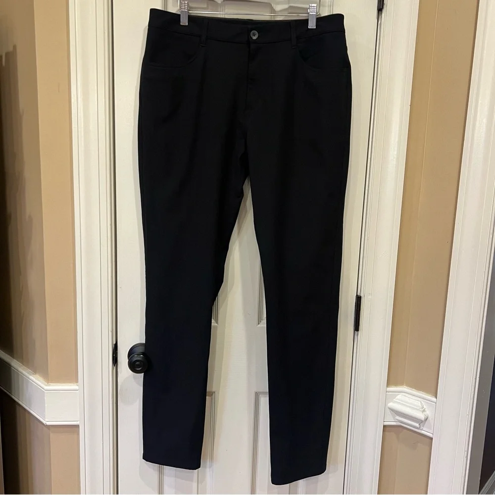 NEW Vuori Meta Pant Men’s 34 Black Athletic Slim Pants V430